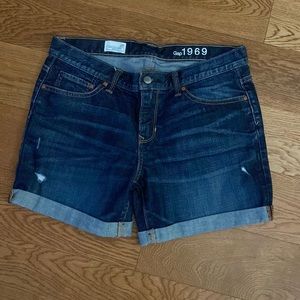 Gap 1969 sexy boyfriend shorts